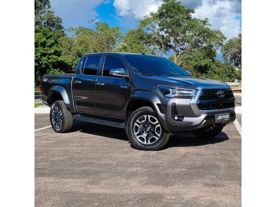 TOYOTA HILUX 2.8 D-4D TURBO DIESEL CD SRX PLUS 4X4 AUTOMÁTICO